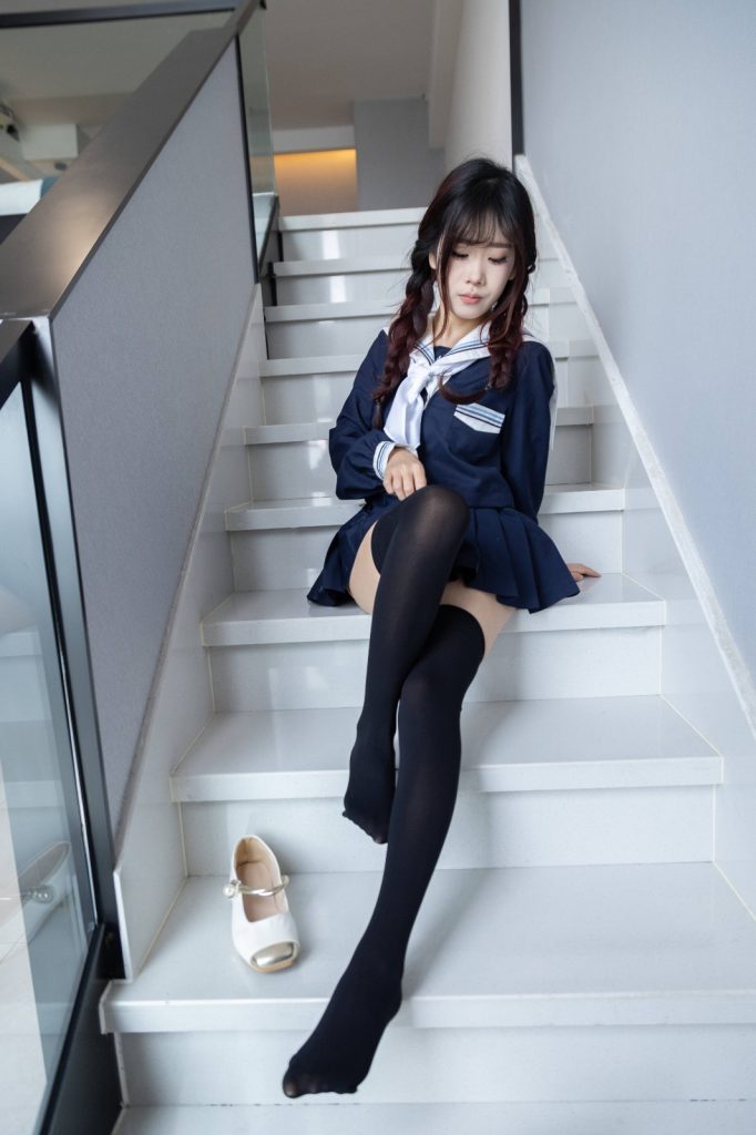 丝恋摄影 017期：厚黑丝，小皮鞋，裸足[168P/1V/4.34G]插图1