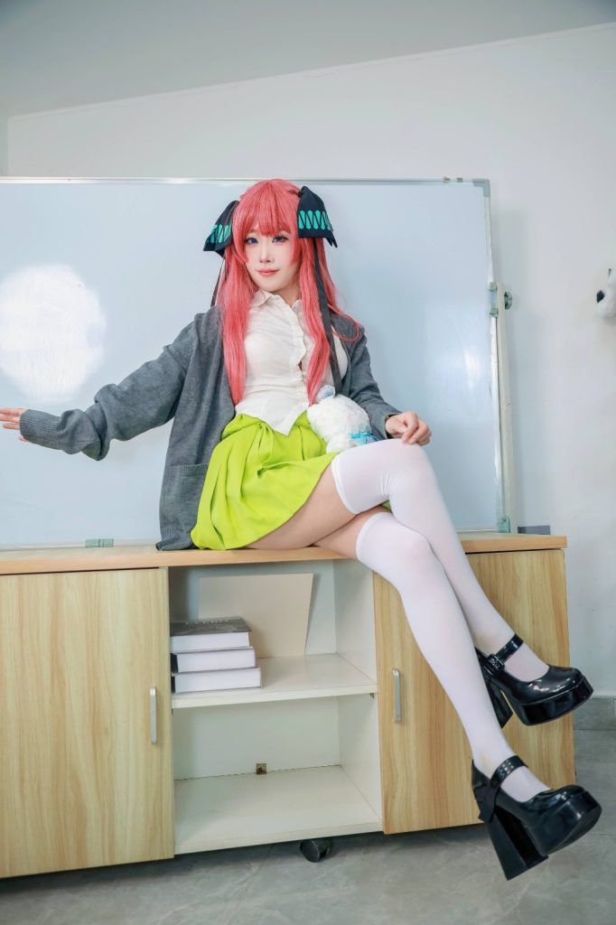 丝恋摄影 023期：厚白丝，高跟鞋，仅身衣，超短裙[290P/1V/5.48G]插图