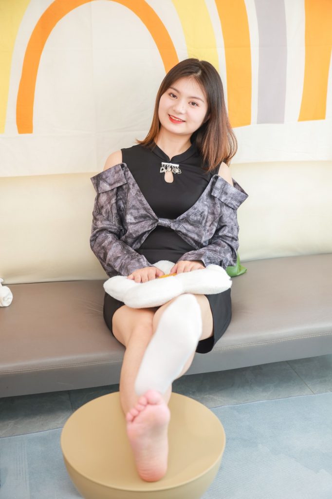 027期：绵白袜，小皮鞋，连衣裙