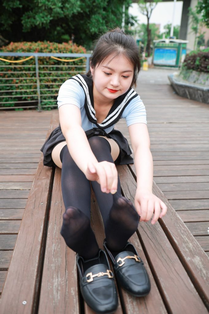 037期：短厚黑，乐福鞋，黑短裙