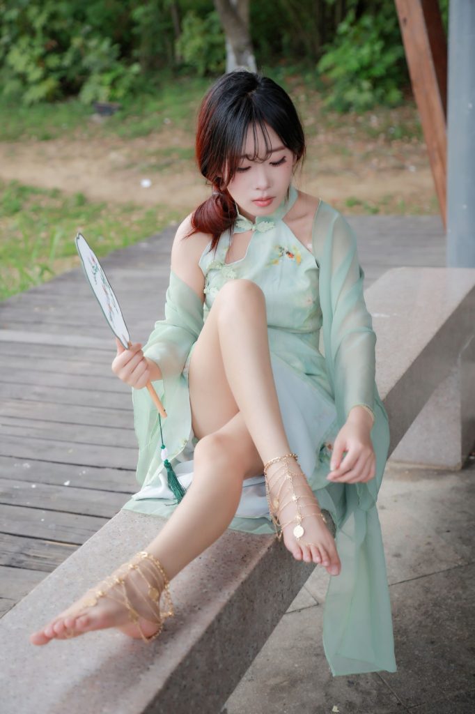 040期：薄肉丝，绣花鞋，绣花旗袍