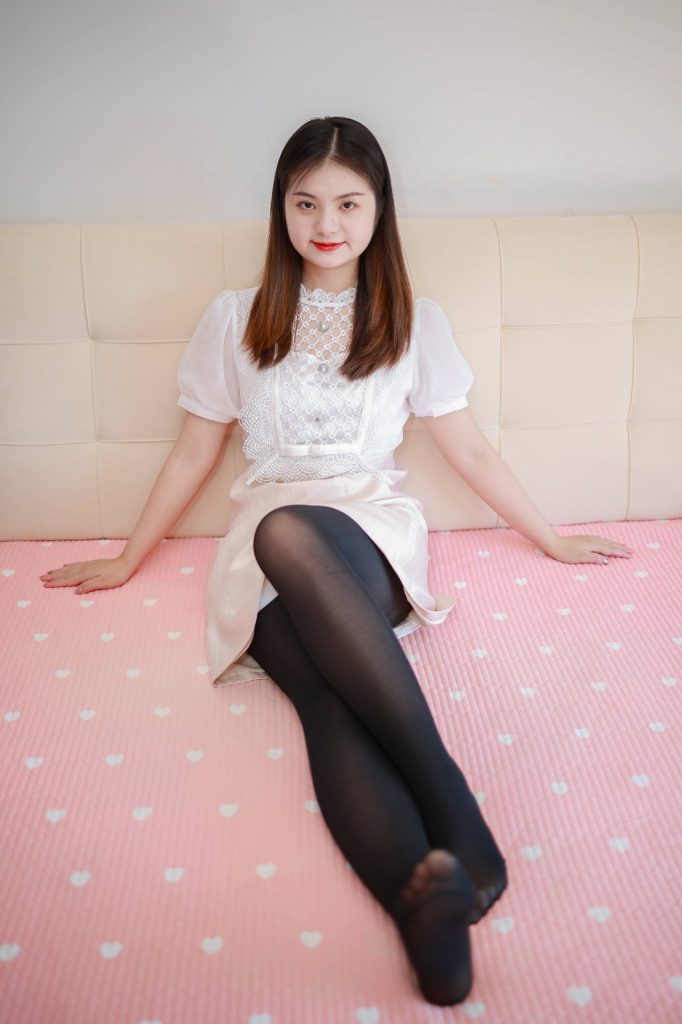 061期：厚黑丝，马丁靴，连衣裙