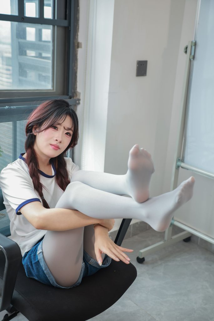 丝恋 065期：厚灰丝，小皮鞋，短牛仔裤[240P/1V/4.5G]插图