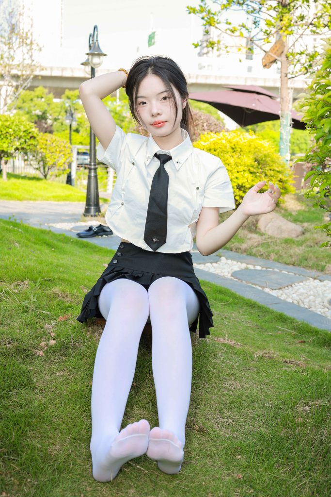 075期：厚白丝，乐福鞋，黑色超短裙