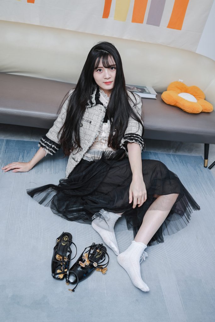 119期：蕾丝白袜，绑带皮鞋，黑色长裙