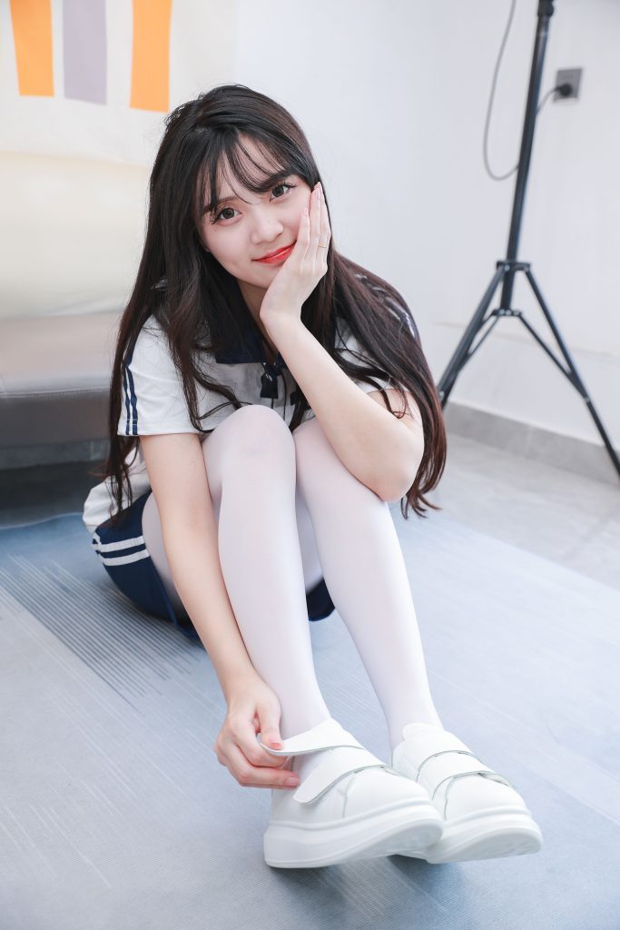 109期：厚白丝，平底鞋，蓝白水手服