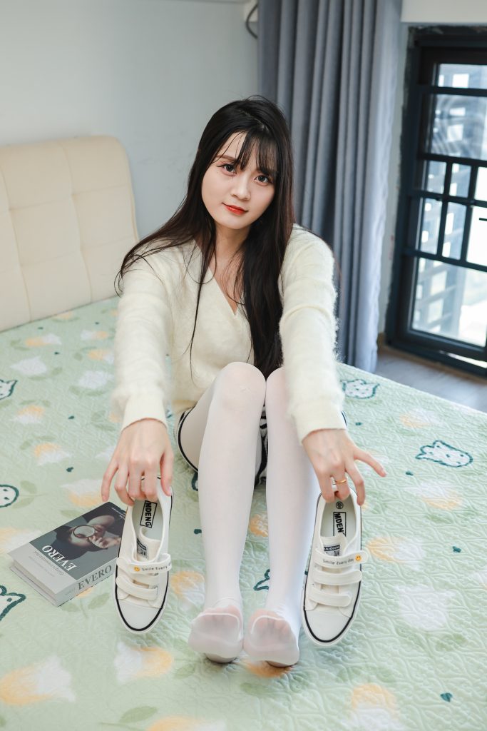 134期：厚白袜，白板鞋，黑白短裤