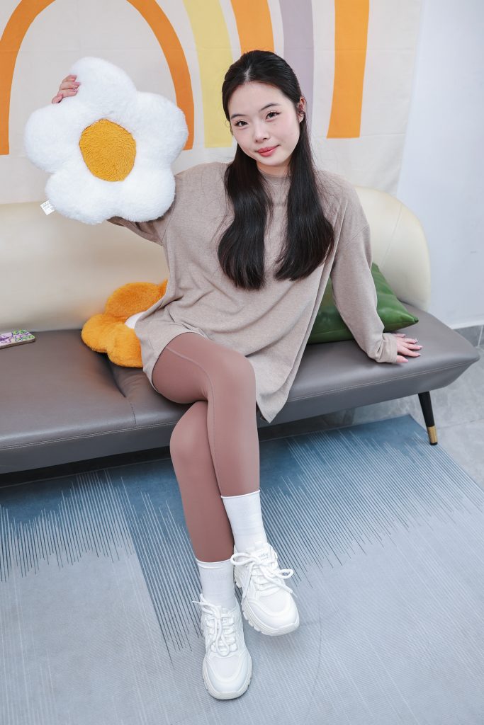 143期：棉白袜，运动鞋，瑜伽裤