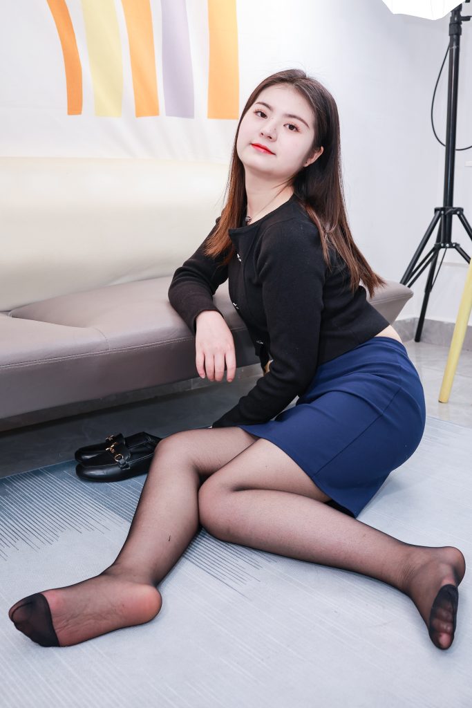 167期：薄黑丝，乐福鞋，蓝色短裙